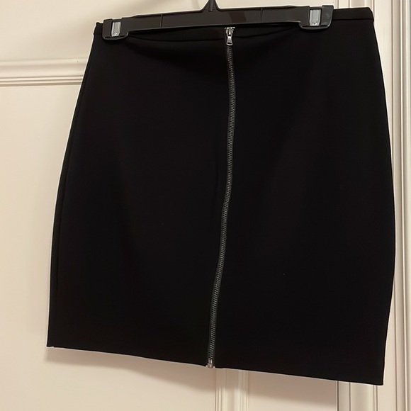Black Paige mini skirt with zipper details - Picture 2 of 4